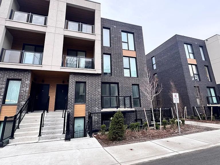 176 Clonmore Dr #4 — Photo 1