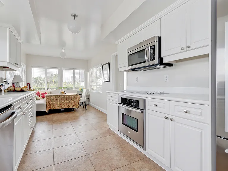 1251 Surfline Way — Photo 5
