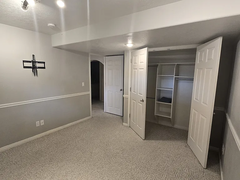 360 N Pleasant Grv #B — Photo 7