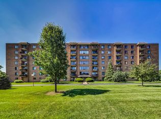 1747 W Crystal Ln UNIT 101, Mount Prospect, IL 60056
