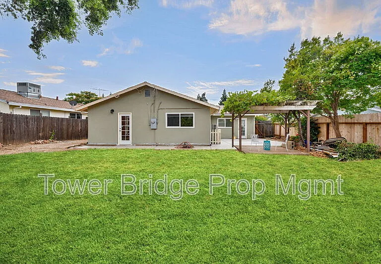 1317 School St — Photo 29