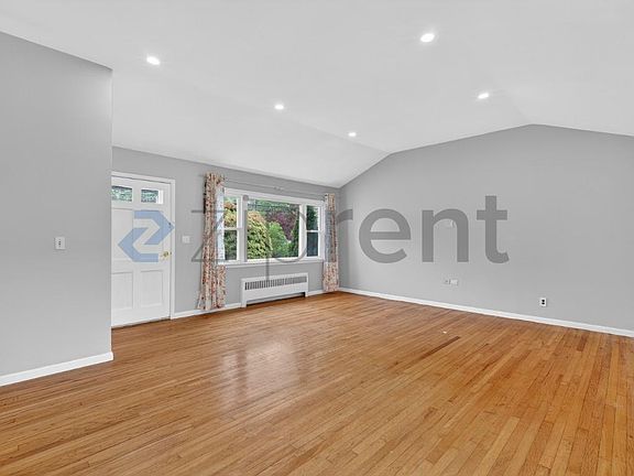 3rd image of 30 Mary Ln