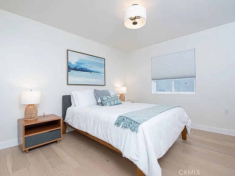 947 W Balboa Blvd — Photo 13