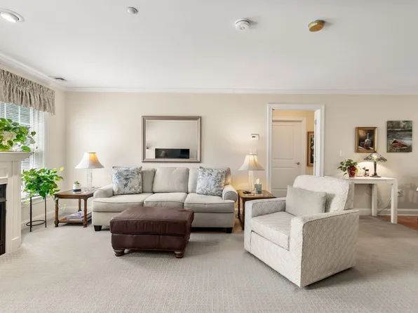 8 Crowninshield St Unit 212, Peabody, MA 01960