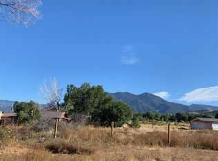 513 Evergreen Ln, Taos, NM 87571
