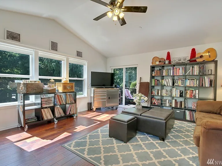1637 McDonald Ave — Photo 6