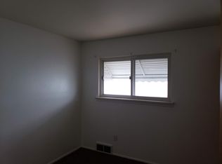 526 S Hawthorne St, Westland, MI 48186