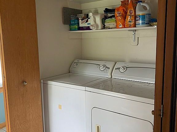 3rd image of 192 W Crooked Lake Dr