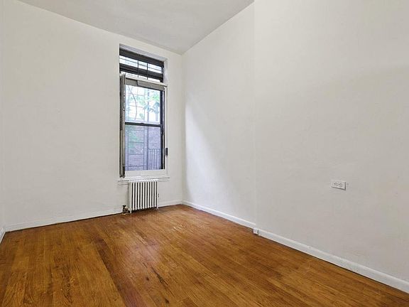 3rd image of 264 W 121st St APT 2R