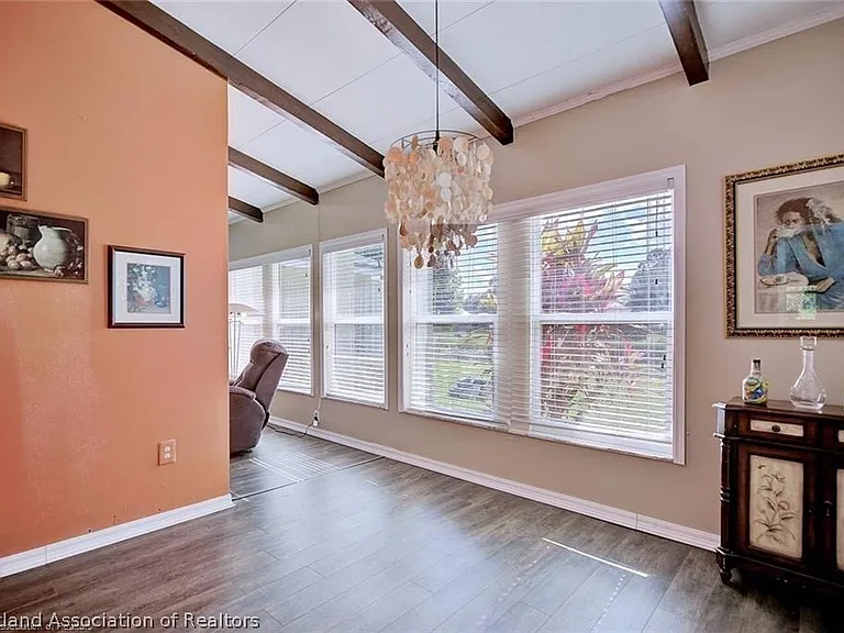 136 Ida Ave — Photo 5