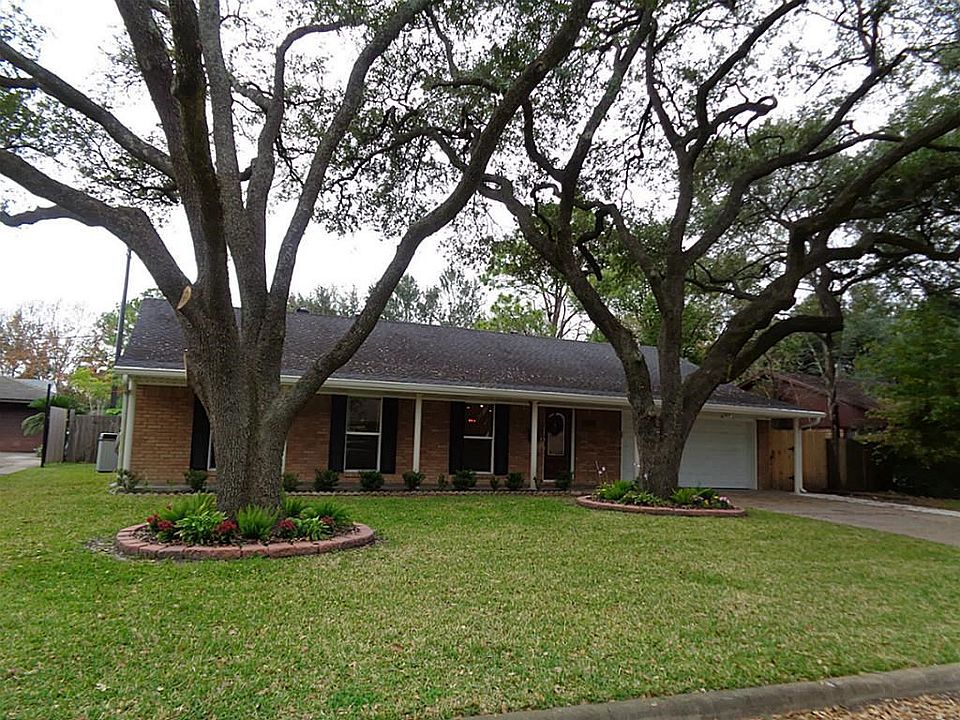 1st image of 8018 Mullins Dr
