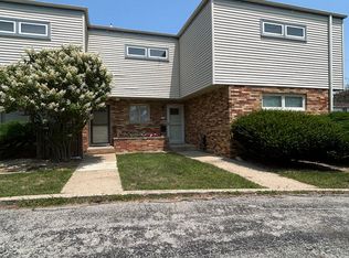 2216 E Lincoln St #12, Bloomington, IL 61701