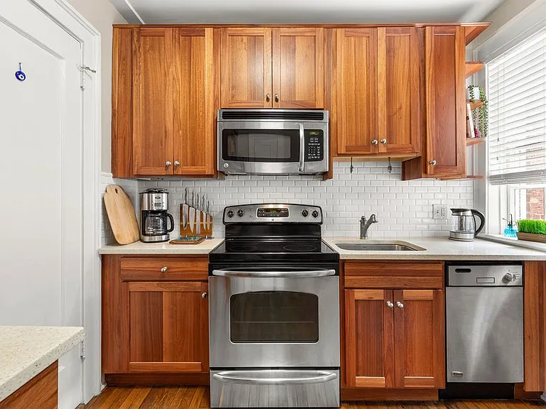 805 Whitaker St #7 — Photo 4