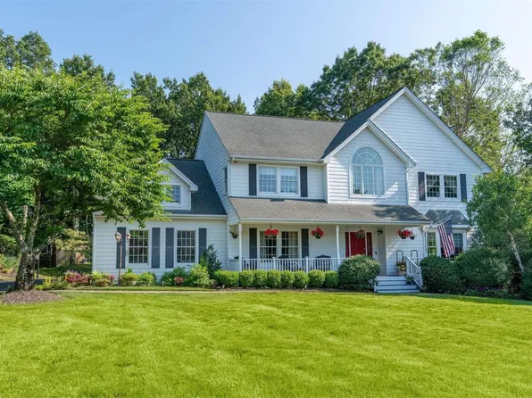 12 Cobblestone Court, Centerport, NY 11721