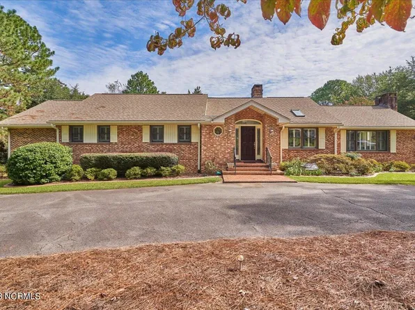 10 Country Club Boulevard, Whispering Pines, NC 28327