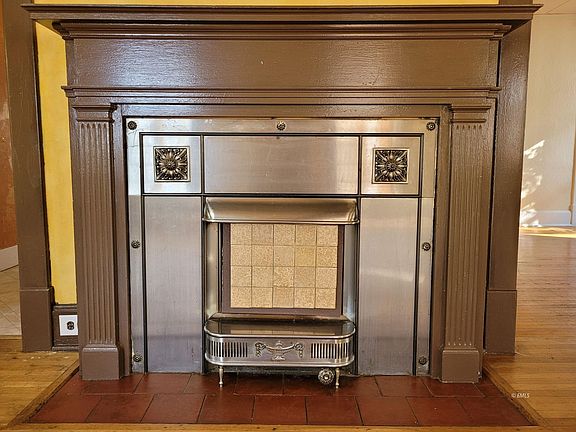 4th image of 114 N Custer Ave