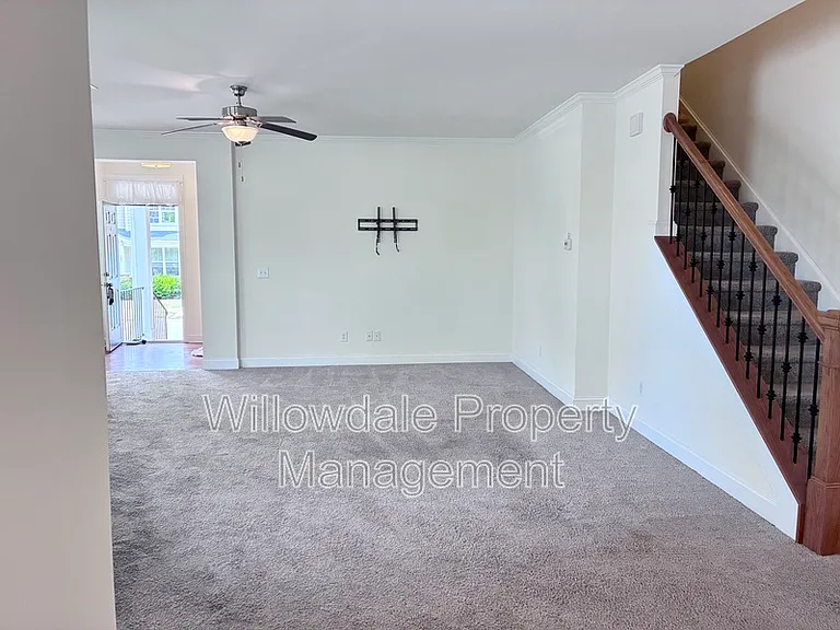 100 Spring Pine Ln — Photo 5