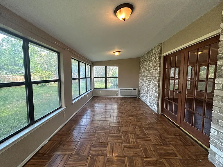826 Timber Dr — Photo 13