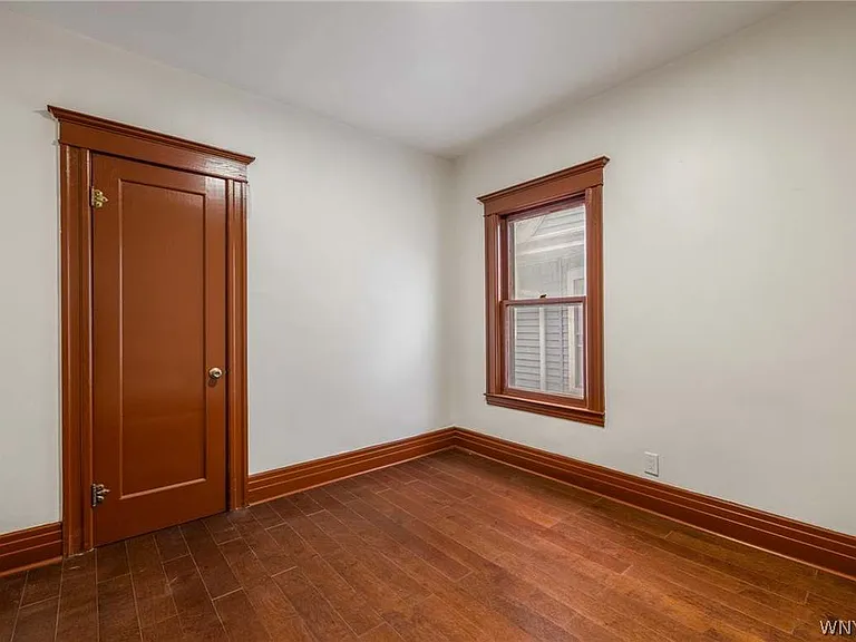 189 Hughes Ave — Photo 16