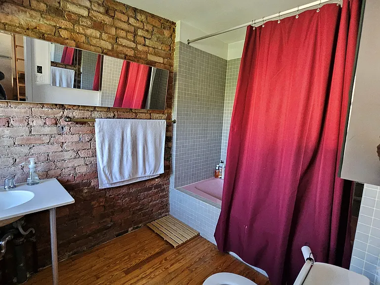 530 Court St #2 — Photo 8