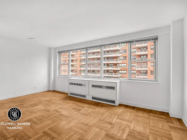 233 East 70th Street image 3 of 7