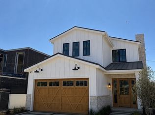 1043 Galloway St, Pacific Palisades, CA 90272