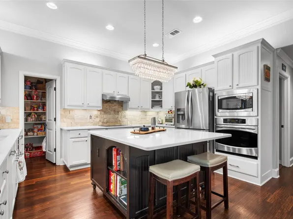 3042 Preston Club Dr, Sherman, TX 75092