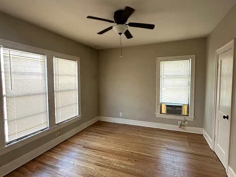 2406 W Lovers Ln — Photo 6