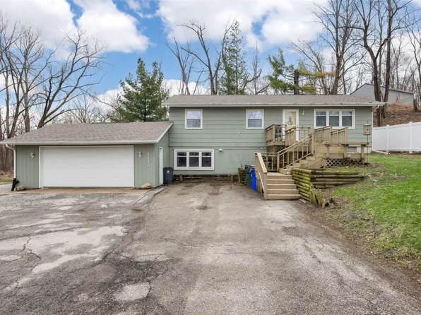 1443 Highwood Dr NW, Cedar Rapids, IA 52405