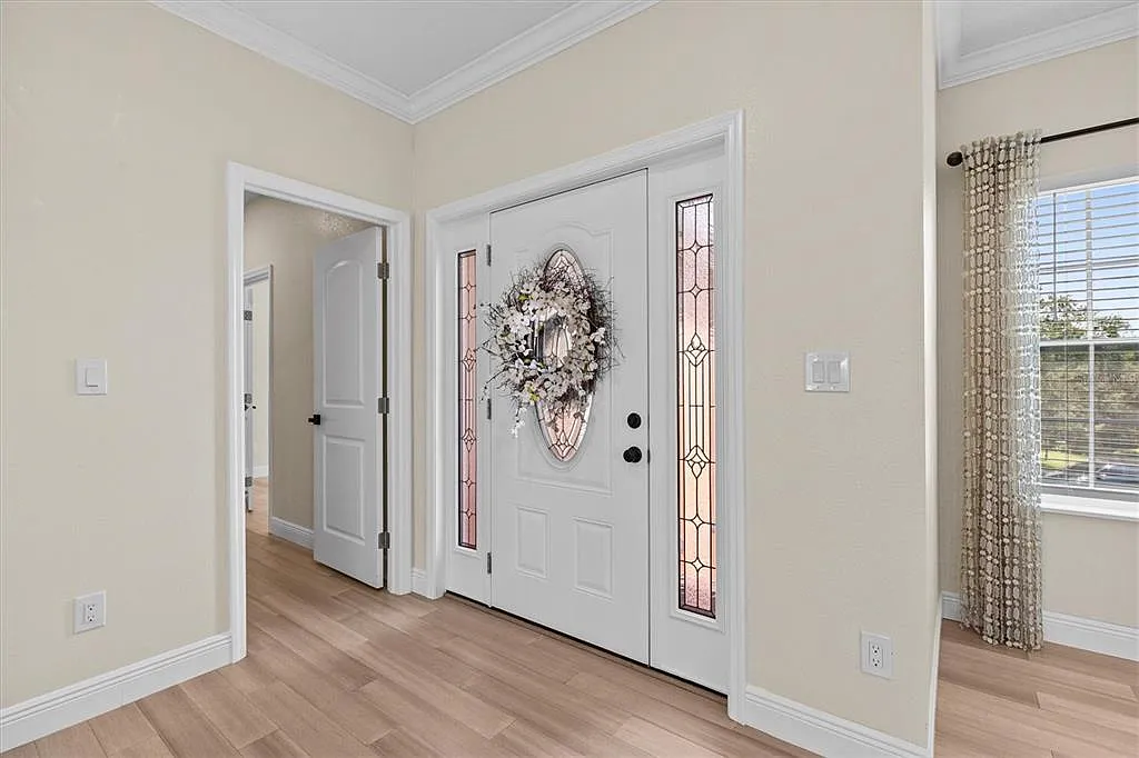 3 bed, 2.0 bath, 2013 sqft, $3,500 — Photo 4
