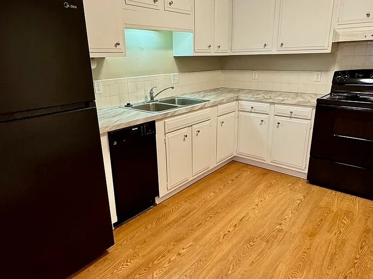 408 S 10th St #6 — Photo 1