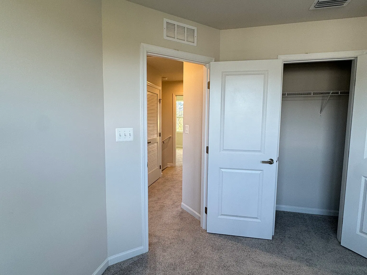 3 bed, 2.5 bath, 1550 sqft, $2,050 — Photo 4