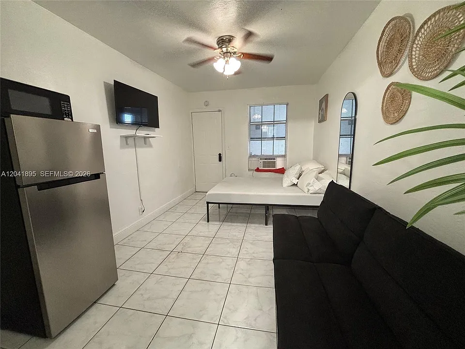 1843 Dewey St #118
