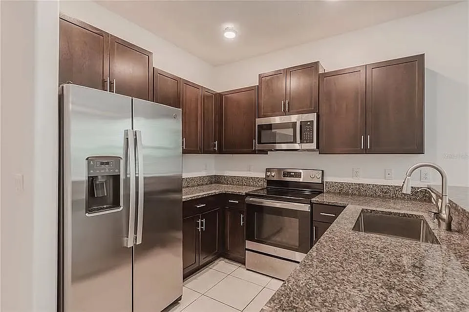 3 bed, 1854 sqft, $2,230 — Photo 1