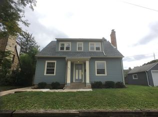 63 Lincoln Ave, Elgin, IL 60120