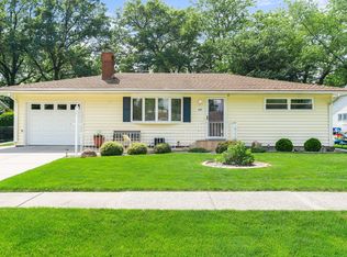 1407 Fairlane Dr, Valparaiso, IN 46383