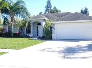 125 Meadow Woode Dr, Royal Palm Beach, FL 33411