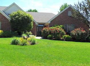 236 Willowood Cir, Bowling Green, OH 43402