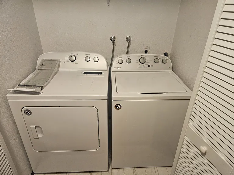 Washer/Dryer provided