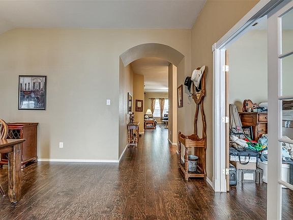 5th image of 2708 Logan Dr