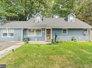 5 Richmond Rd, Edison, NJ 08817