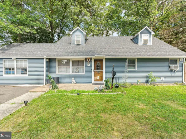 5 Richmond Rd, Edison, NJ 08817