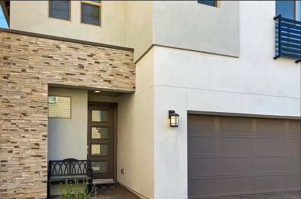 4 bed, 2.5 bath, 2147 sqft, $3,995 — Photo 2