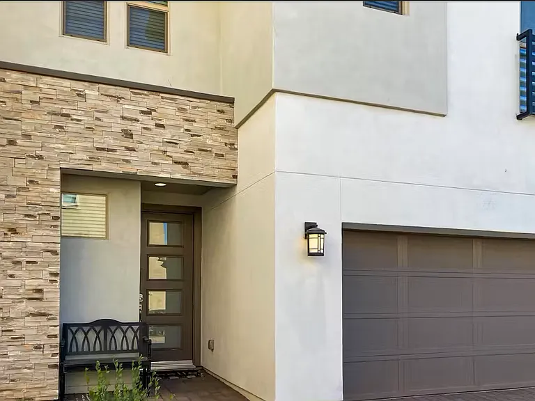 1919 S Follett Way — Photo 2