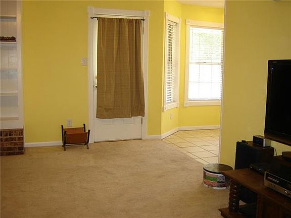 5th image of 2701 Susan St