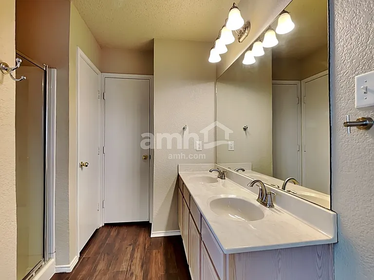 955 Aaron Dr — Photo 11