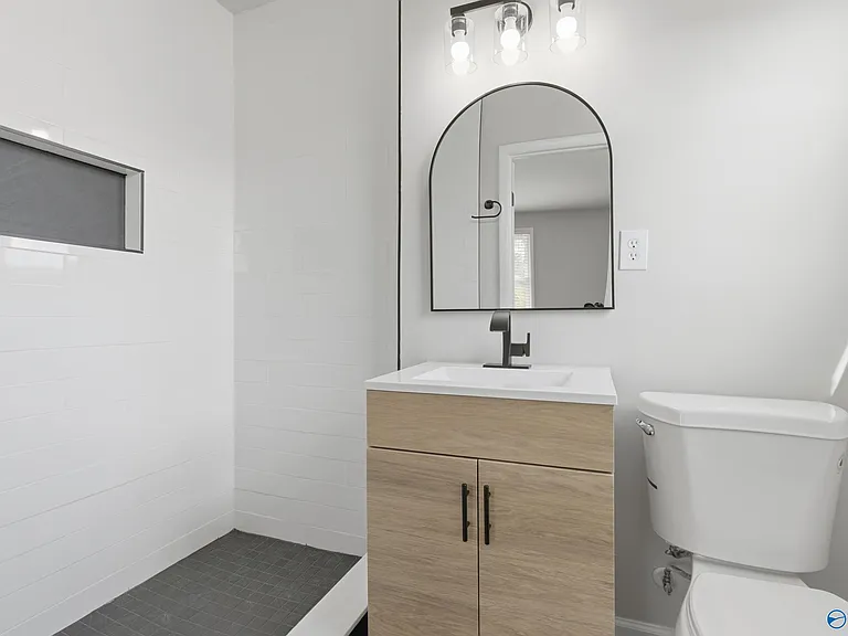 400 Harolds Dr NW — Photo 8