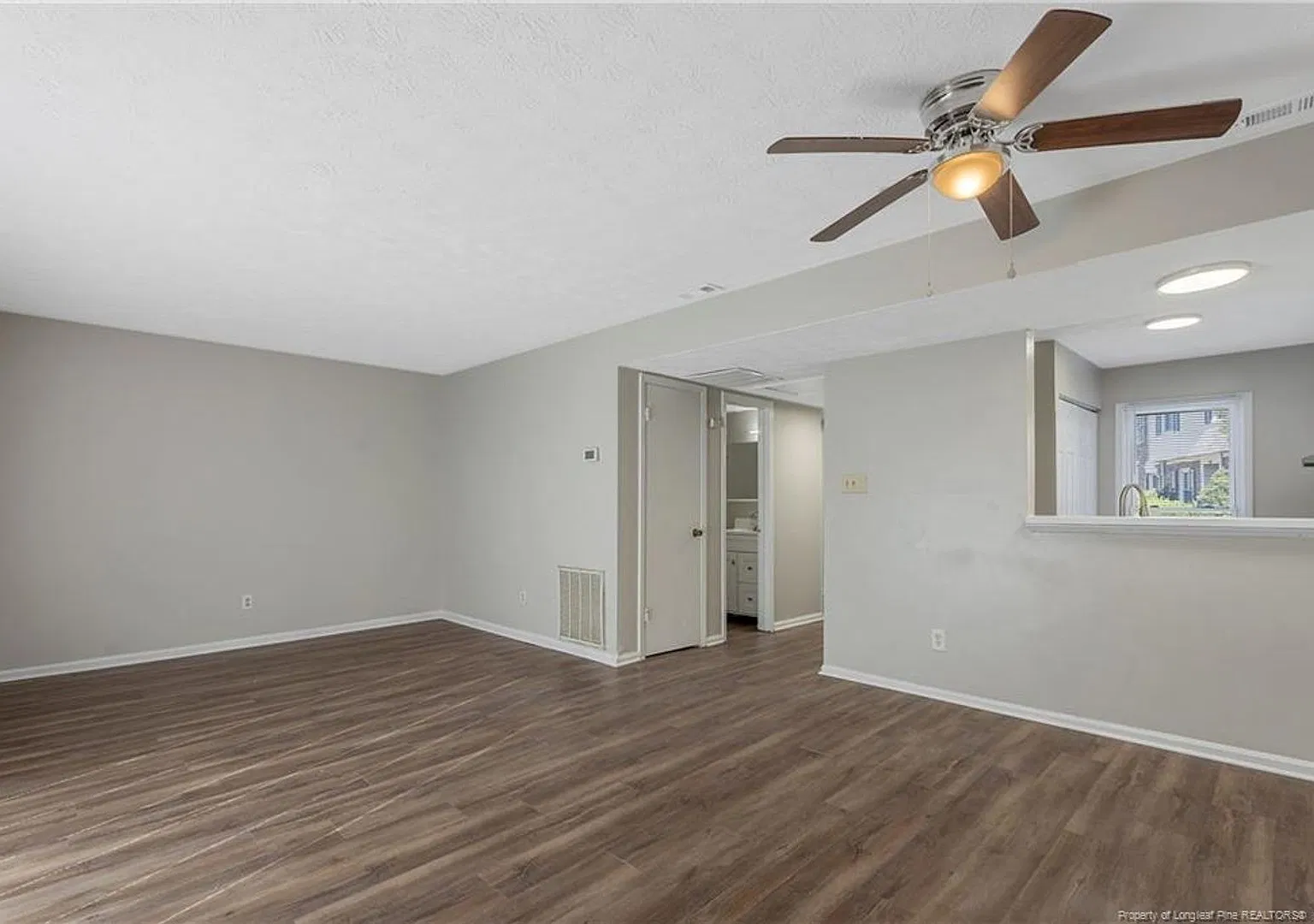 416 Kirkcaldy ~ Gardens Of Loch Lomand ~ Price Drop!! — Photo 2