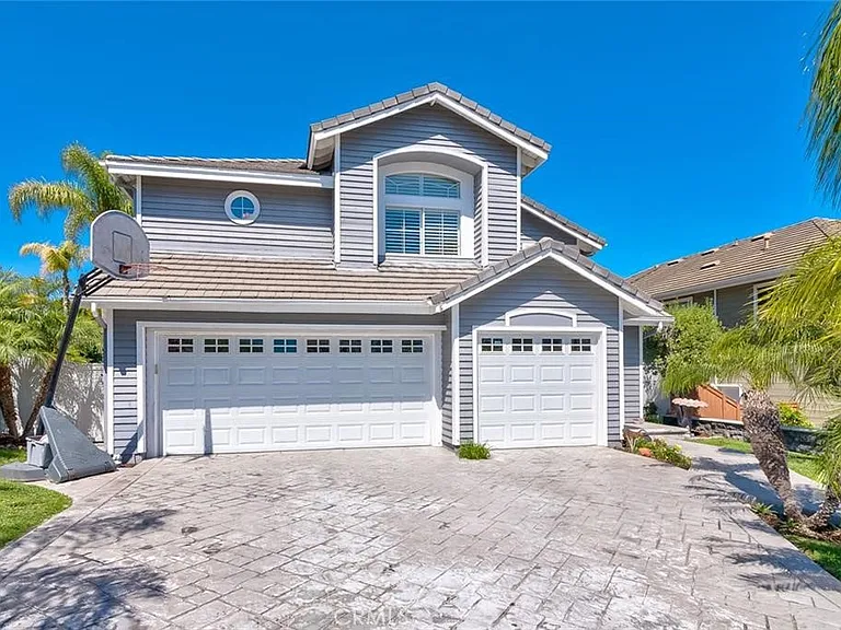 6330 Golden Gate Dr — Photo 1