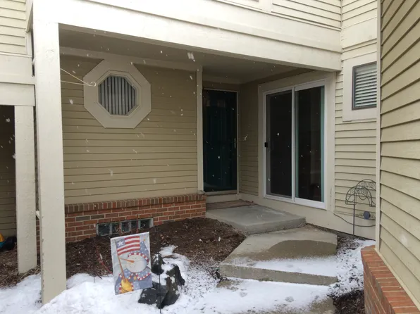 5606 Drake Hollow Dr W #1, West Bloomfield, MI 48322